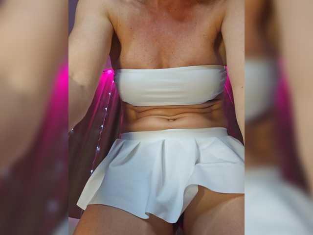 EditaMilf's BongaCams show and profile