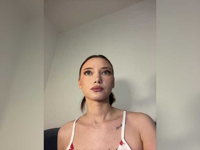 Sweetgirl-11's BongaCams show and profile