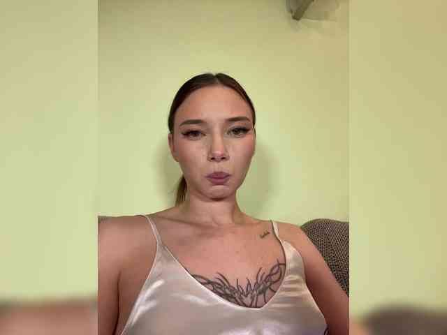 Alice__Foxx webcam