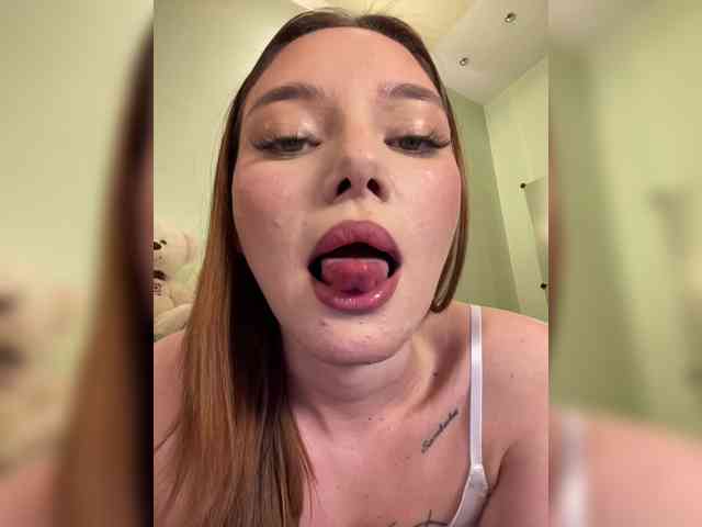 Alice__Foxx webcam