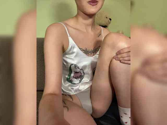 Alice__Foxx webcam