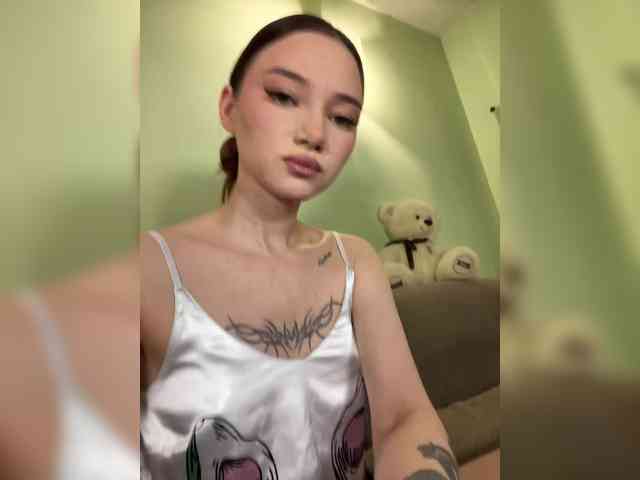 Alice__Foxx webcam