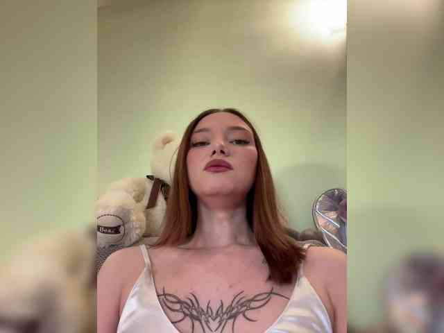 Alice__Foxx webcam