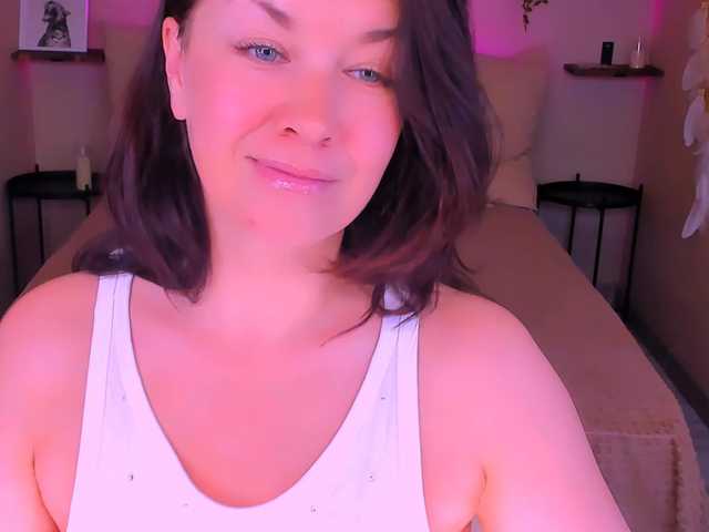 AnaMills's BongaCams show and profile