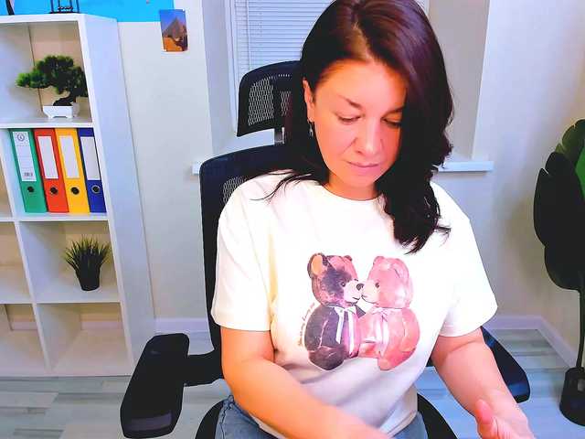 AnaMills's BongaCams show and profile