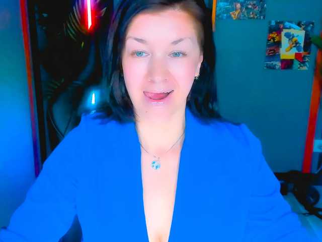 AnaMills's BongaCams show and profile