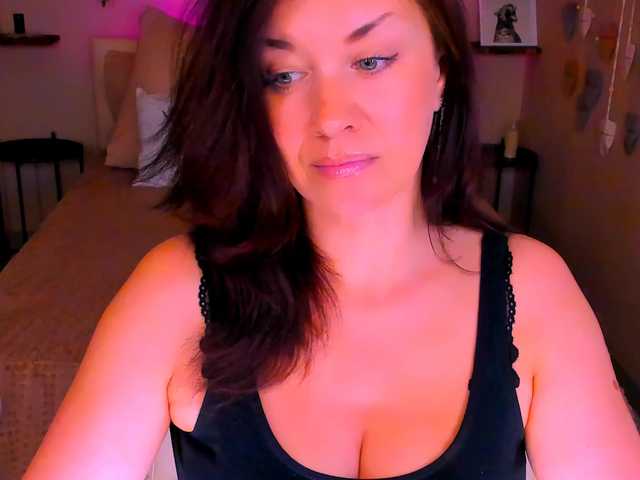 AnaMills's BongaCams show and profile