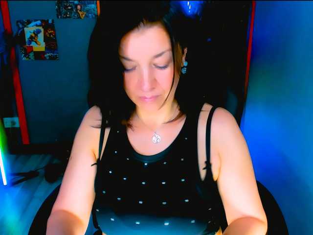 AnaMills's BongaCams show and profile