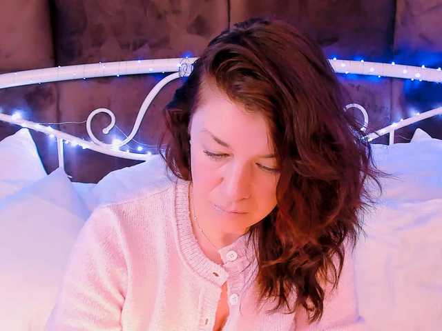 AnaMills's BongaCams show and profile