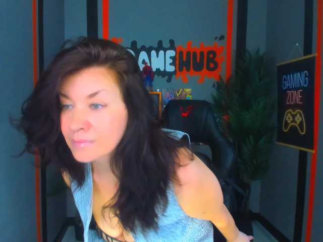 AnaMills live cam profile