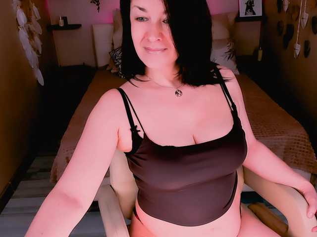 AnaMills's BongaCams show and profile