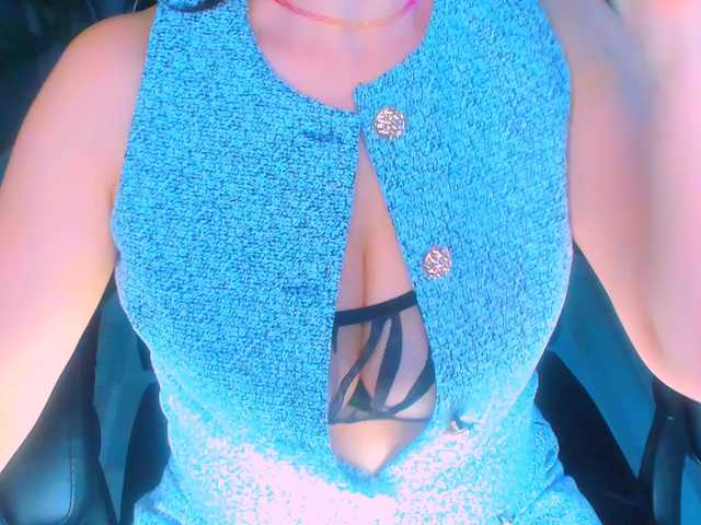 le modèle AnaMills est en webcam porno dans un show sur le site bongacams, il possède les tags suivants: White/Caucasian,Brunette,Trimmed