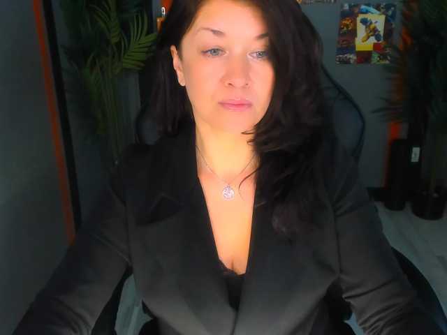 AnaMills's BongaCams show and profile