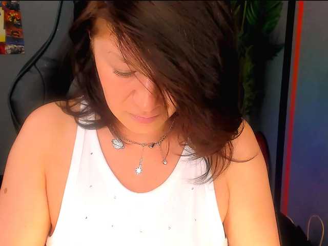 AnaMills's BongaCams show and profile