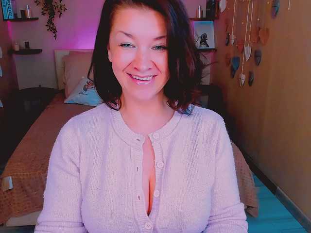 AnaMills's BongaCams show and profile