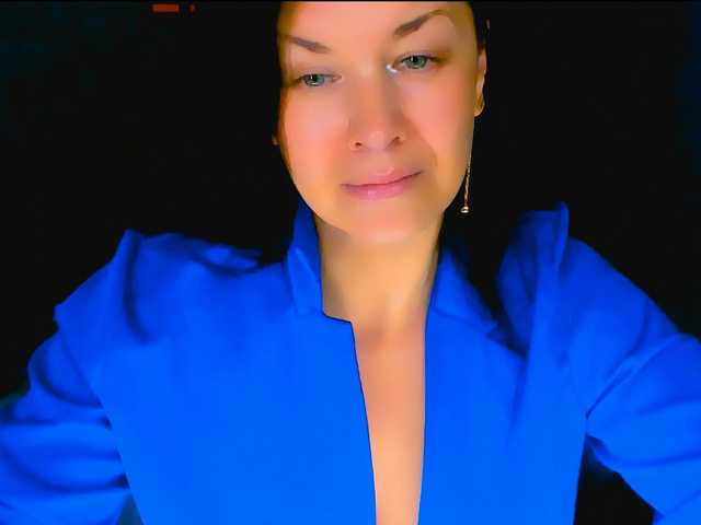 AnaMills's BongaCams show and profile