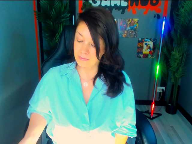 AnaMills's BongaCams show and profile