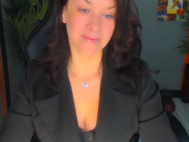 AnaMills's BongaCams show and profile