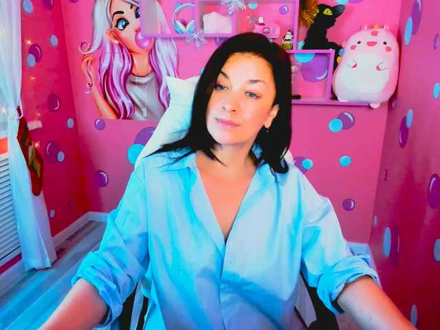 AnaMills's BongaCams show and profile