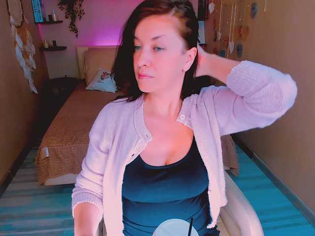 AnaMills's BongaCams show and profile