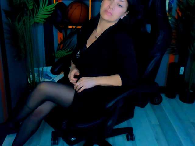 AnaMills's BongaCams show and profile