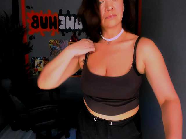 AnaMills's BongaCams show and profile