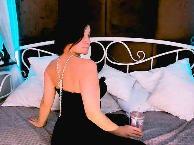 AnaMills Live Webcam on BongaCams