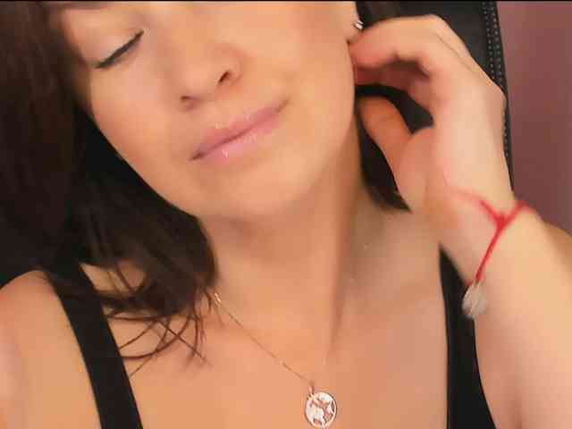 AnaMills Live Webcam on BongaCams