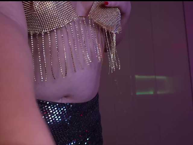 Diamond-7's BongaCams show and profile