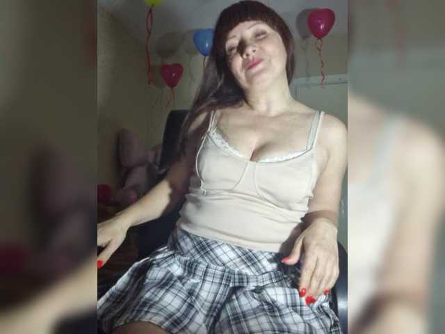 Twin-kle's BongaCams show and profile