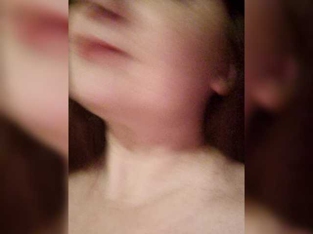 Twin-kle's BongaCams show and profile