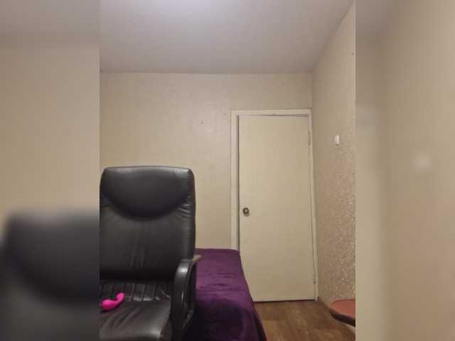 Twin-kle's BongaCams show and profile