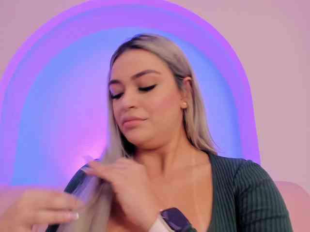 milaowens Live Webcam on BongaCams