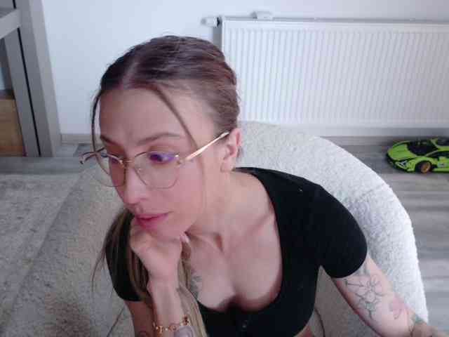 DiddySweet1 Live Webcam on BongaCams