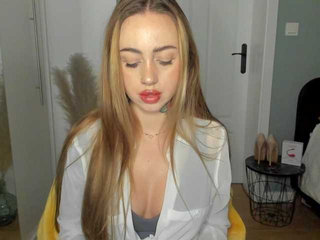 SEXYcoralie's BongaCams show and profile