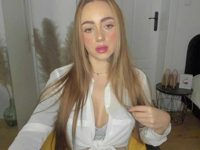 SEXYcoralie's BongaCams show and profile