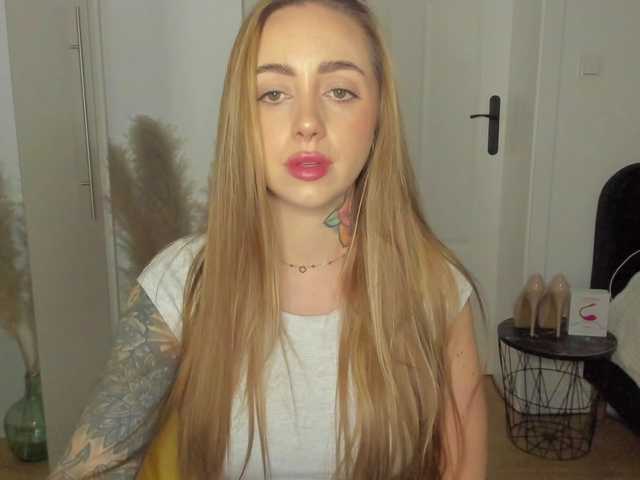 SEXYcoralie's BongaCams show and profile