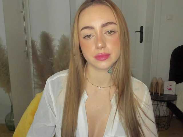 SEXYcoralie's BongaCams show and profile