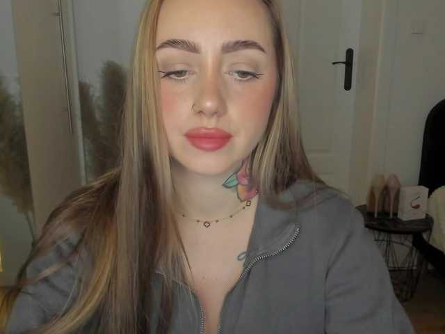 SEXYcoralie webcam bongacams model stream image