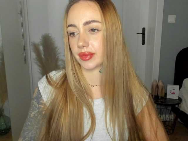 SEXYcoralie's BongaCams show and profile