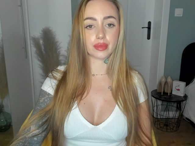 SEXYcoralie's BongaCams show and profile