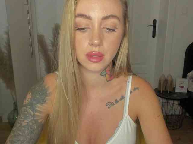 SEXYcoralie webcam