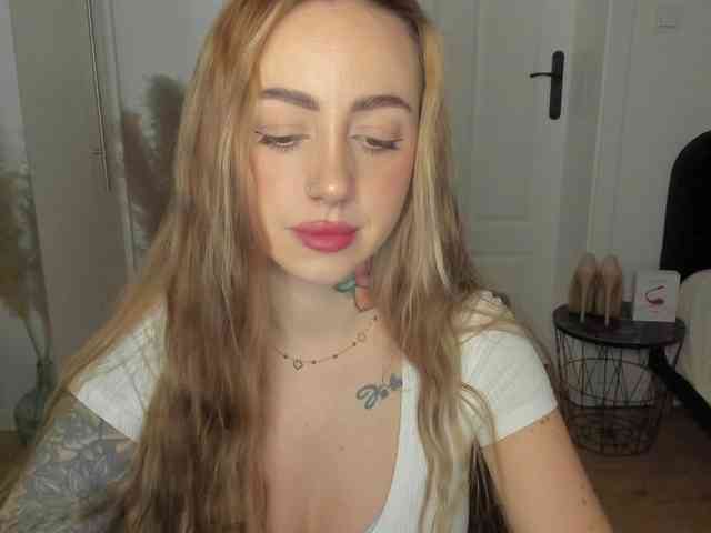 SEXYcoralie webcam