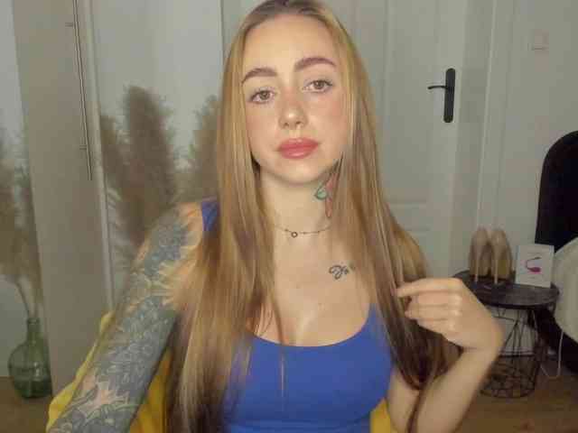 SEXYcoralie webcam