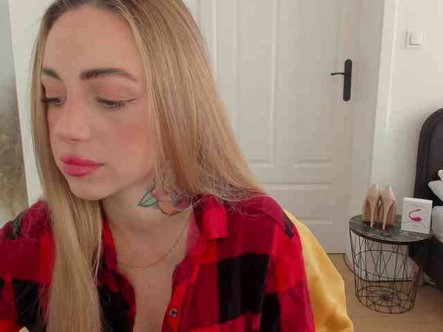 SEXYcoralie webcam