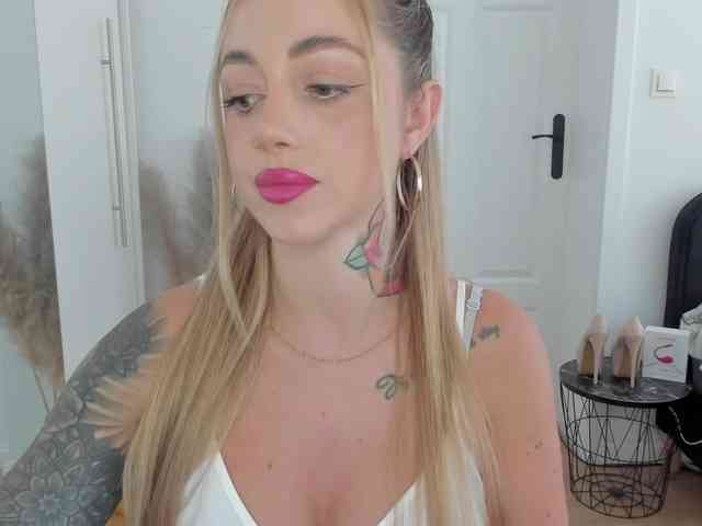 SEXYcoralie webcam