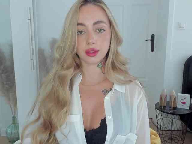 SEXYcoralie webcam