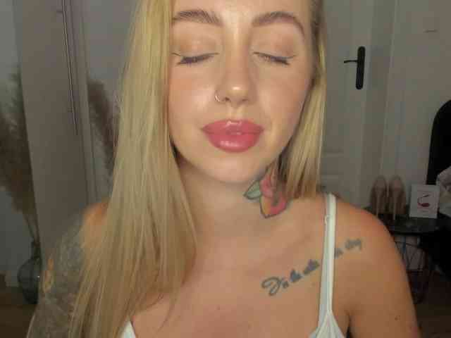 SEXYcoralie webcam