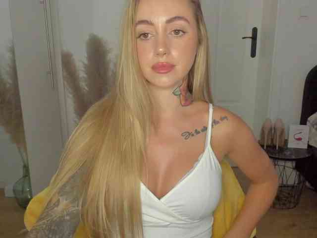 SEXYcoralie webcam