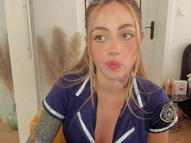 SEXYcoralie webcam